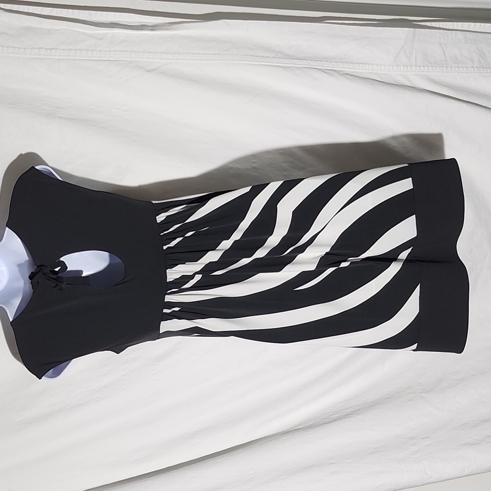 New Directions Bold Zebra Print Dress with Pink Flower | Size 4 - Picture 6 of 8